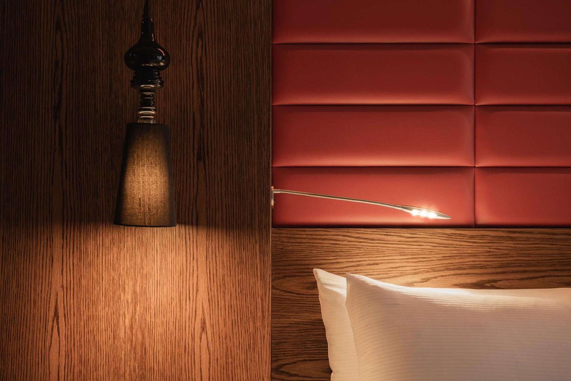 Zimmer mit Kingsize Bett